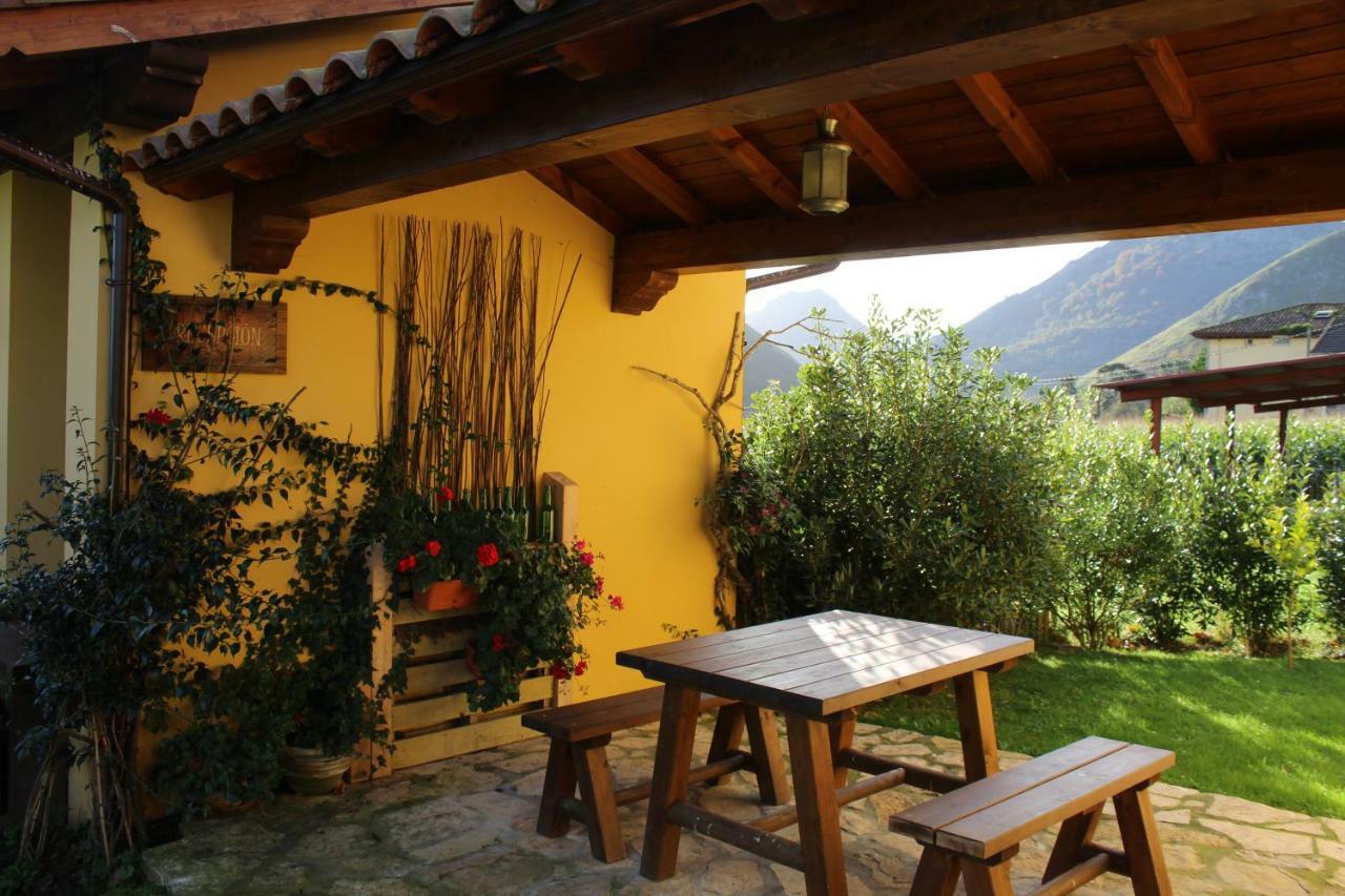 Casas Rurales Entrecastanos Cangas de Onís Exterior photo