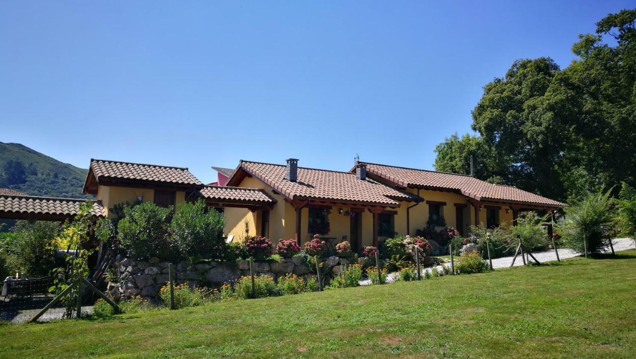 Casas Rurales Entrecastanos Cangas de Onís Exterior photo